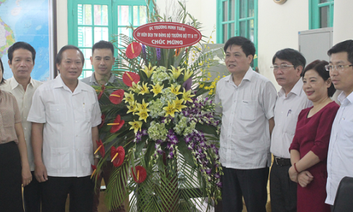 Bộ trưởng Trương Minh Tuấn thăm, chúc mừng Tạp chí Tuyên giáo